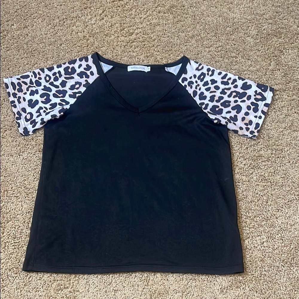MISSLOOK Black Top with Leopard Print Sleeves